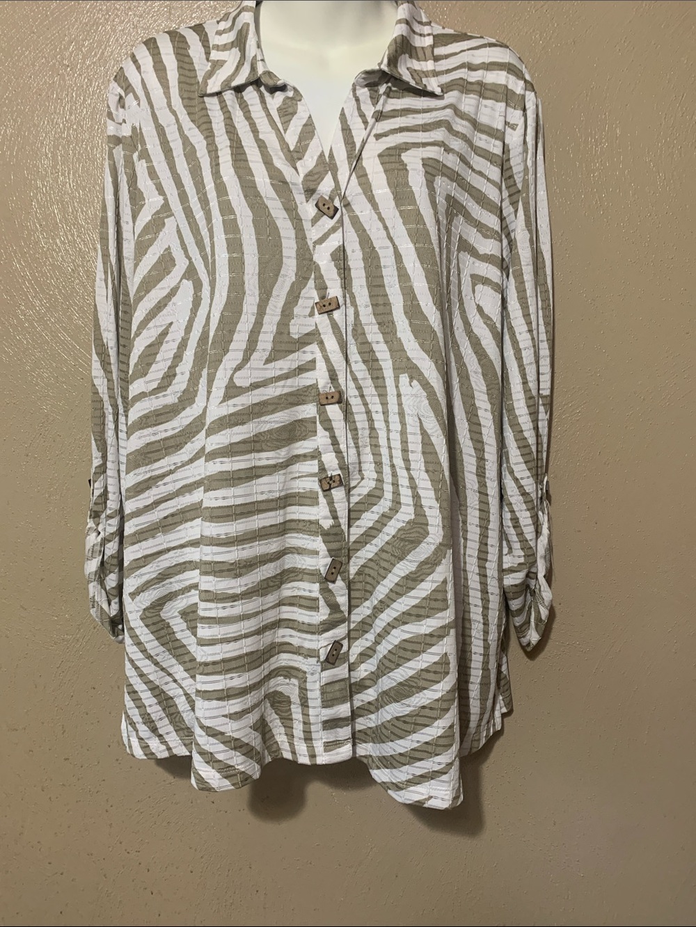 Multiples size XL Beige White Zebra-Stripe Button-Front Shirt NWT